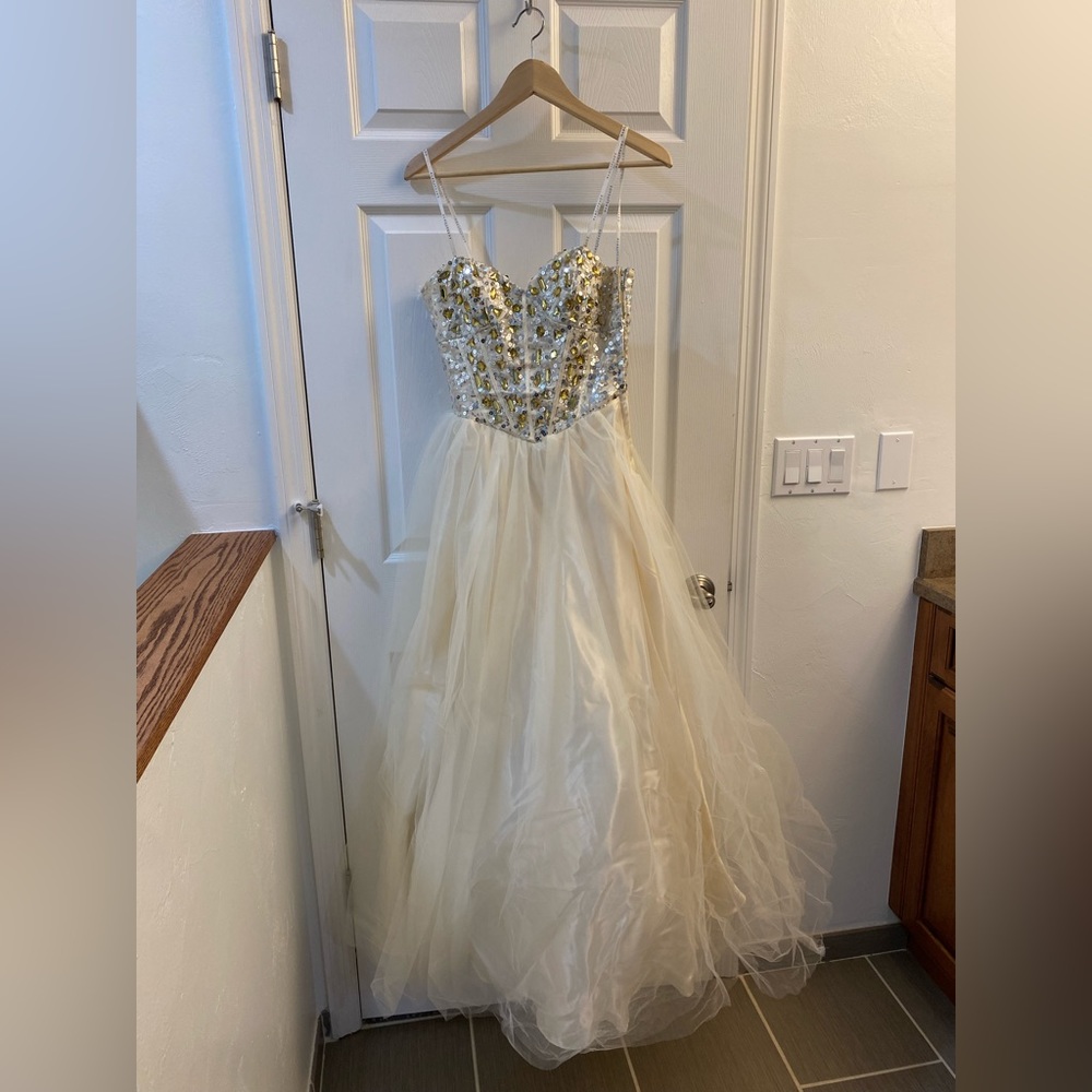 Long Strapless White/Cream Masquerade Dress with Sequence and Tulle Size 3/4